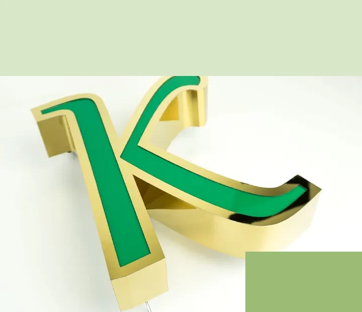 Kullanvärinen valaistu kirjain