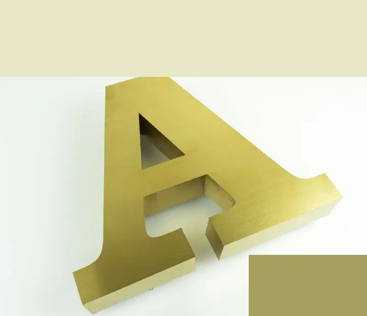 Tasopintainen halo-kirjain