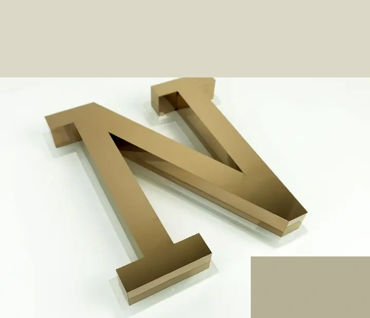 Rihlattu kirjain + pleksi-halo