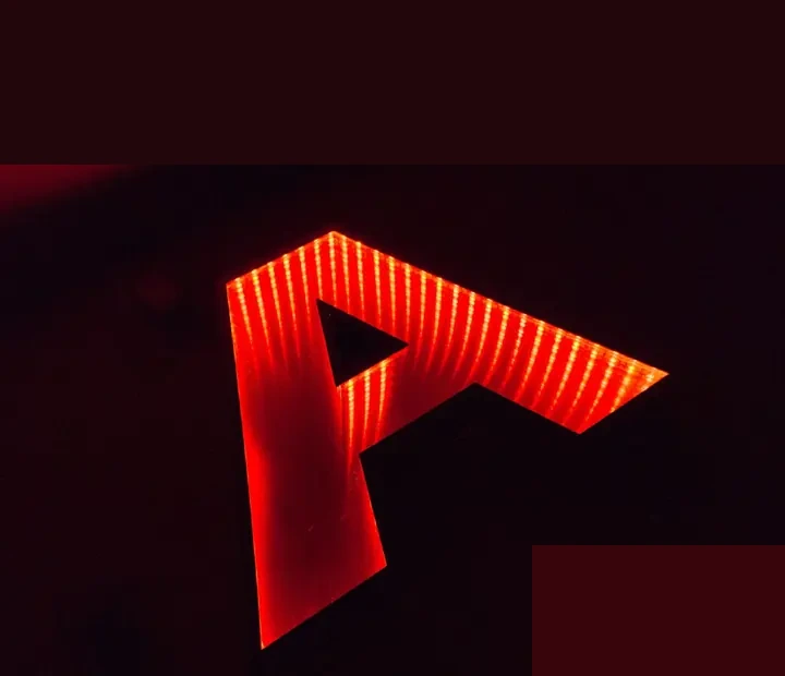 Infinite rim face RGB -kirjain